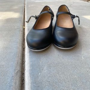 Women’s size 8 tap shoes